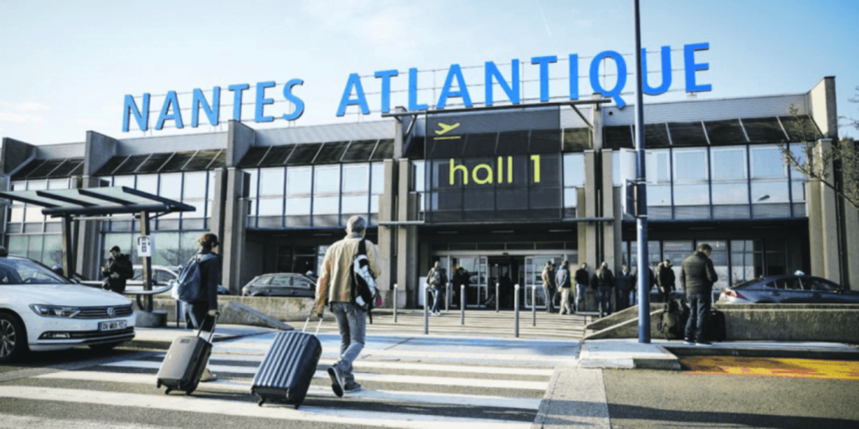 Entrée des voyageurs de l'Aéroport Nantes-Atlantique
